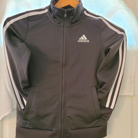 Adidas childrens size 6 Gray warm up jacket. - Picture 1 of 3